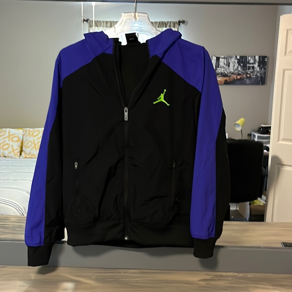 Michael Jordan Jacket. Smoke and pet free home NWOT Boys size XL